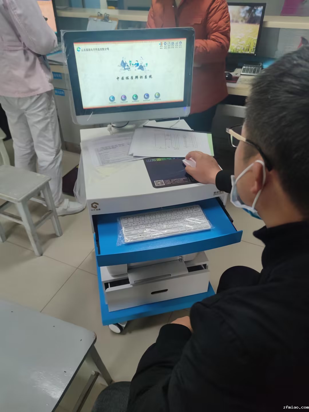 新利18体育娱乐app菲律宾超声波骨密度测试仪厂家与湖北十堰房县中医院合作 新利18体育娱乐app菲律宾超声波骨密度测试仪厂家与湖北十堰房县中医院合作